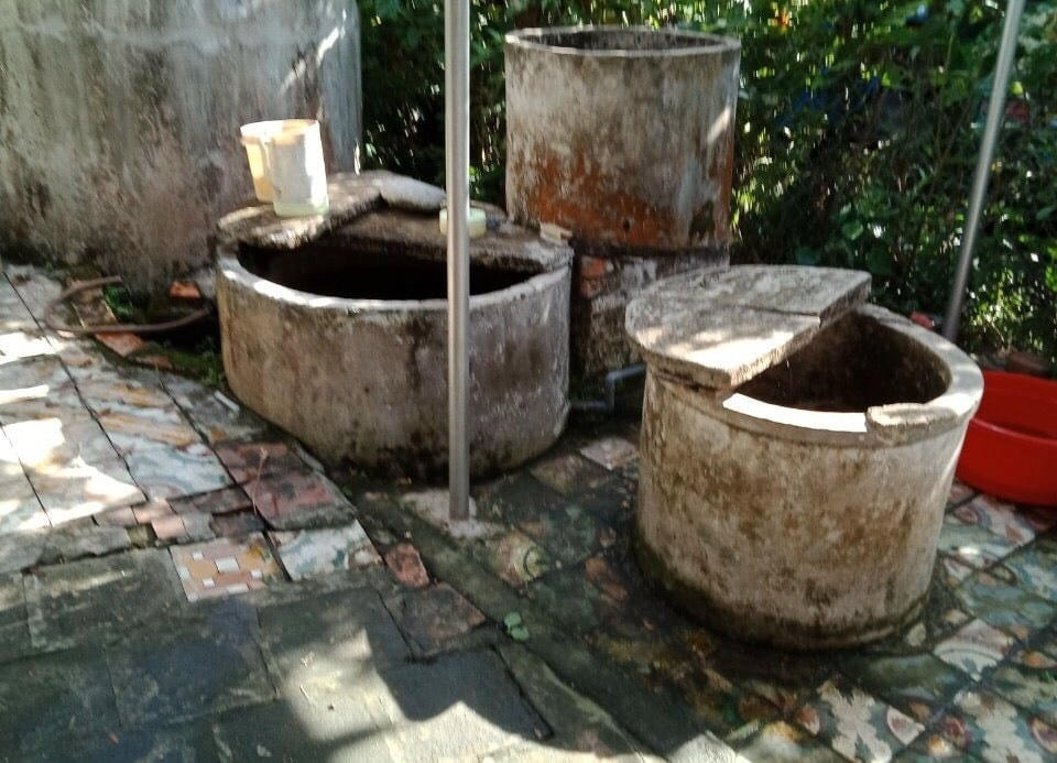 Nền giếng, nơi phát hiện hai mẹ con bà Bảy chết.