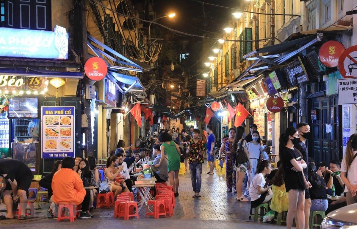 Phố Tạ Hiện về đêm. Ảnh: Vietnam Plus.