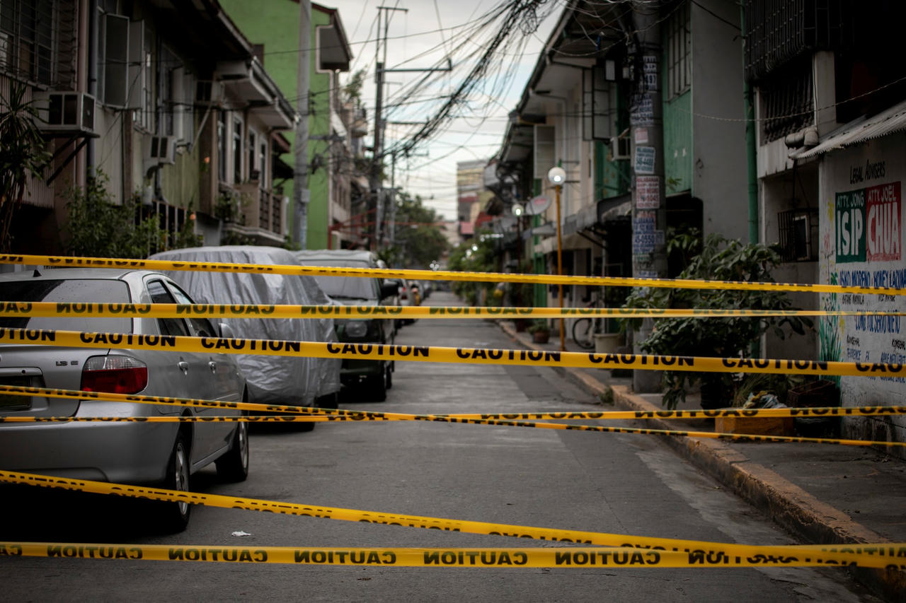 Thủ đô Manila đóng cửa do đại dịch. Ảnh: Reuters.