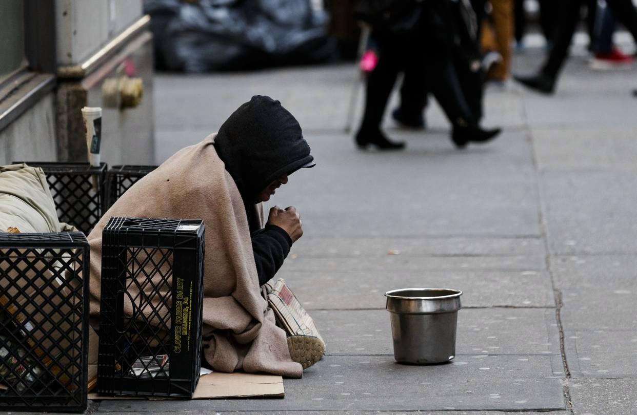 Những người vô gia cư trên đường phố New York. Ảnh: The Guardian.
