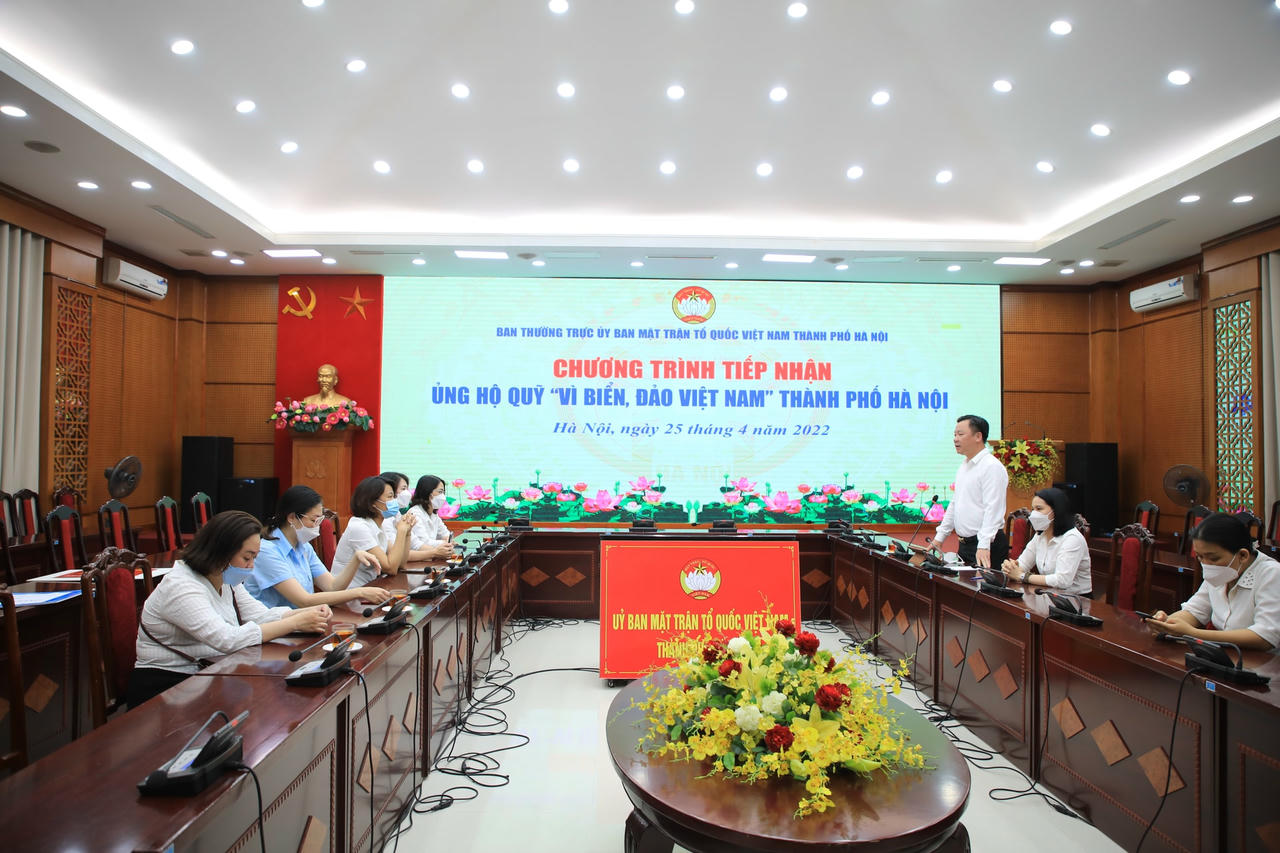 Quang cảnh buổi tiếp nhận.