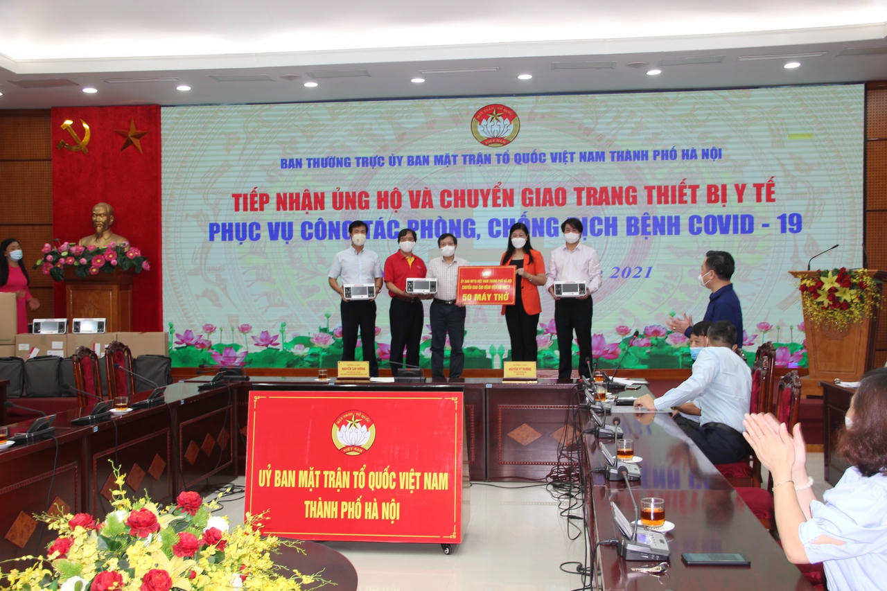 Quang cảnh buổi tiếp nhận. 
