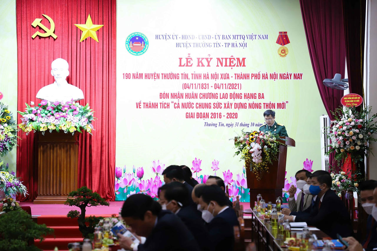 Các đại biểu tham luận.