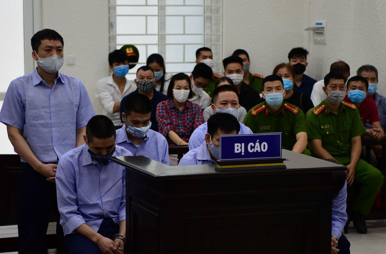 Các bị cáo tại toà sáng 11/5.