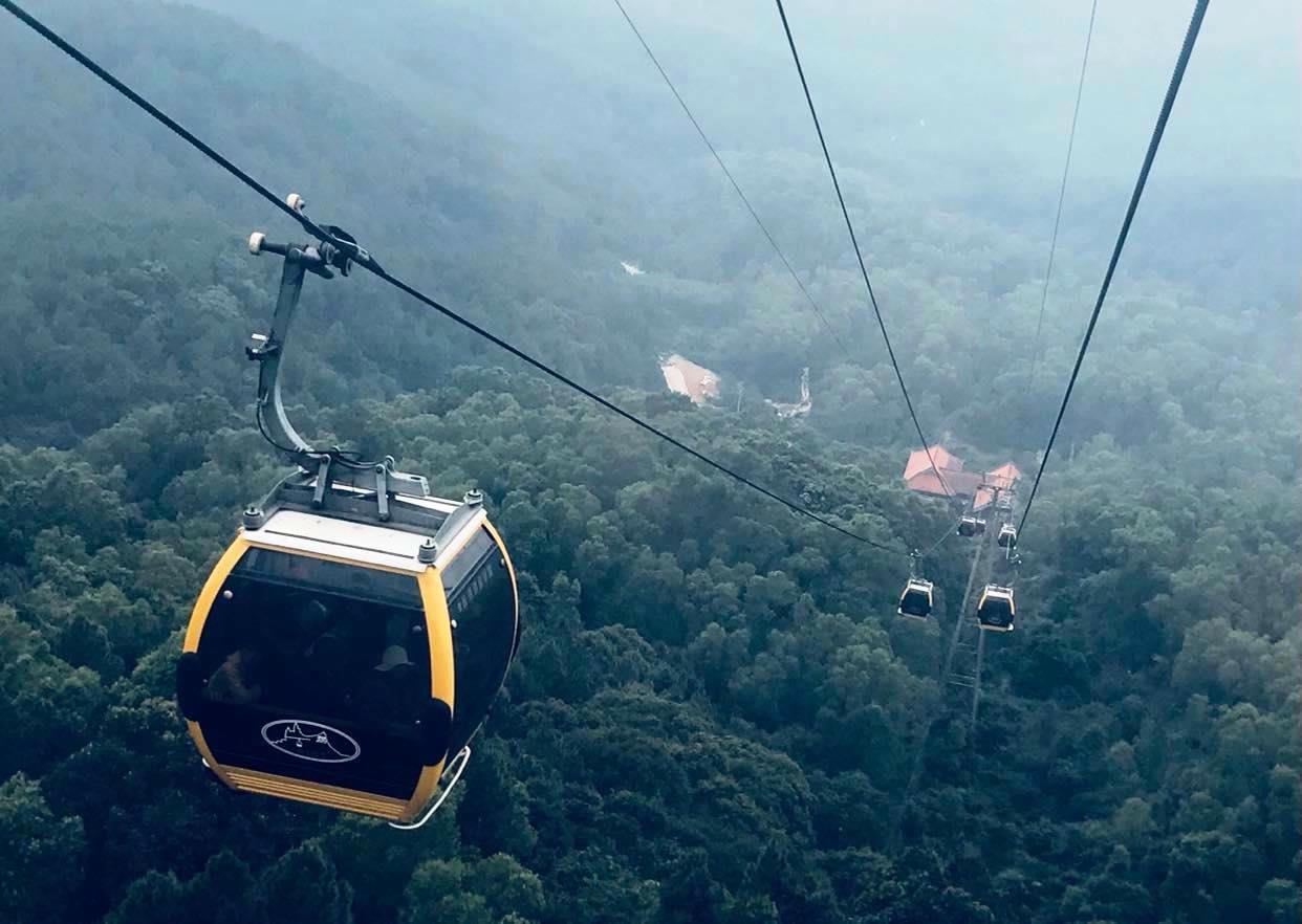 Hệ thống cáp treo hiện đại.