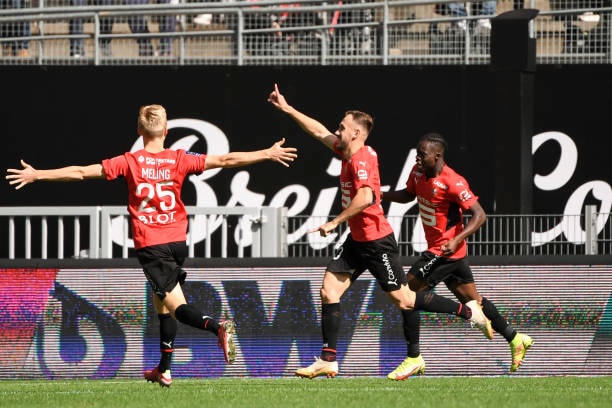 Flavien Tait ghi bàn nâng tỉ số lên 2-0 khi hiệp 2 mới diễn ra được 18 giây.