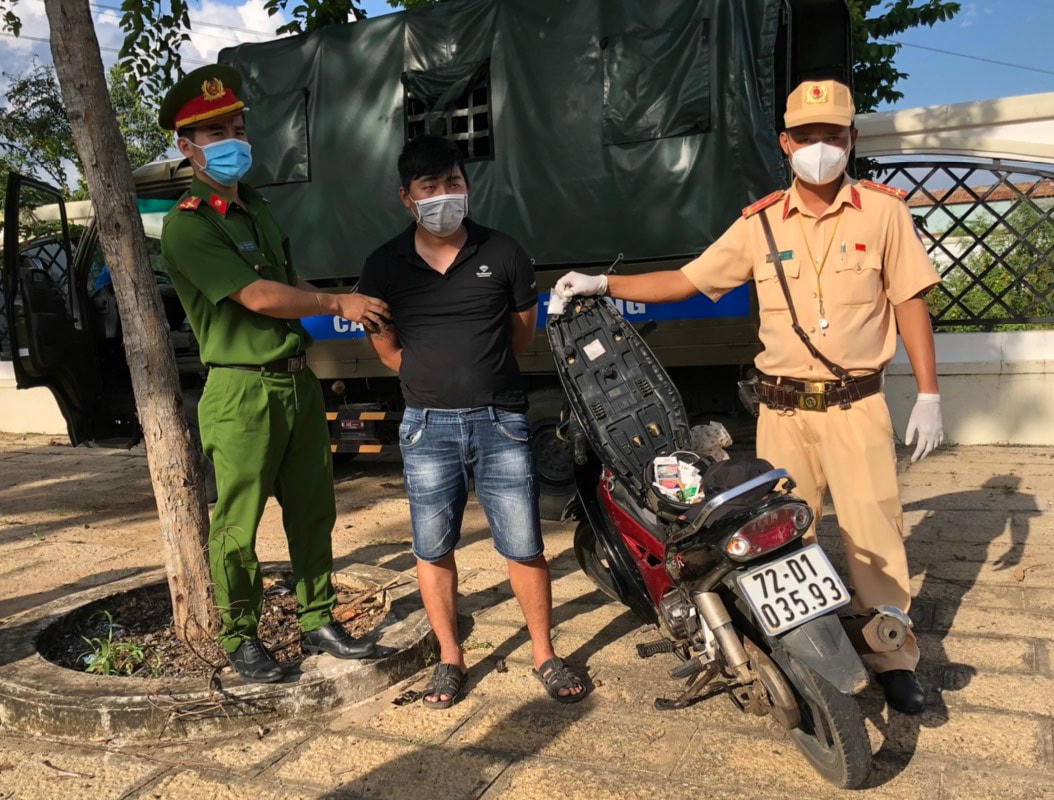 Đối tượng Trương Thái Hưng  bị cơ quan chức năng bắt giữ - Ảnh: Trung Nguyên.