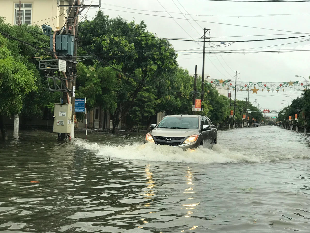 Đường Nguyễn Du, một trong những con đường ngập bền vững của TP loại II - TP Hà Tĩnh.