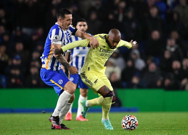 Lối chơi pressing tầm cao của Brighton khiến Arsenal bế tắc.