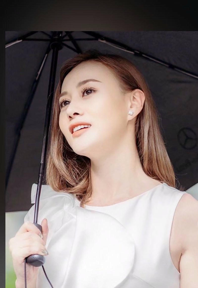 Sự kết hợp hàng hiệu gây tranh cãi của Phương Oanh.