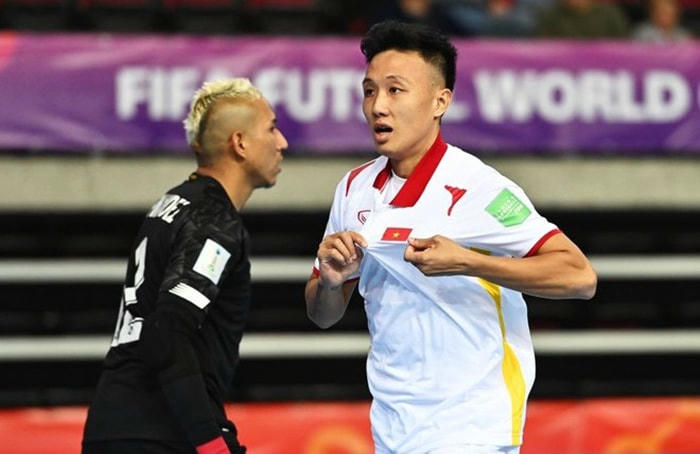 Tiền đạo Minh Trí đi vào lịch sử futsal Việt Nam tại đấu trường World Cup.