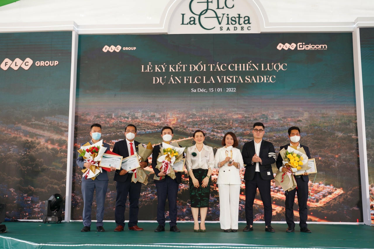 Lễ kí kết đối tác chiến lược với các đại lý phân phối BĐS tên tuổi tại khu vực.