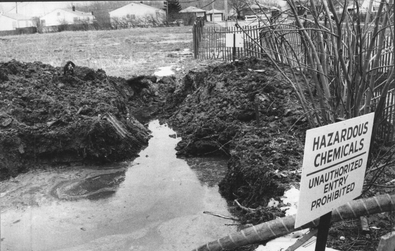 Thảm kịch Love Canal tại thành phố Niagara Falls, bang New York. Ảnh: CNN.