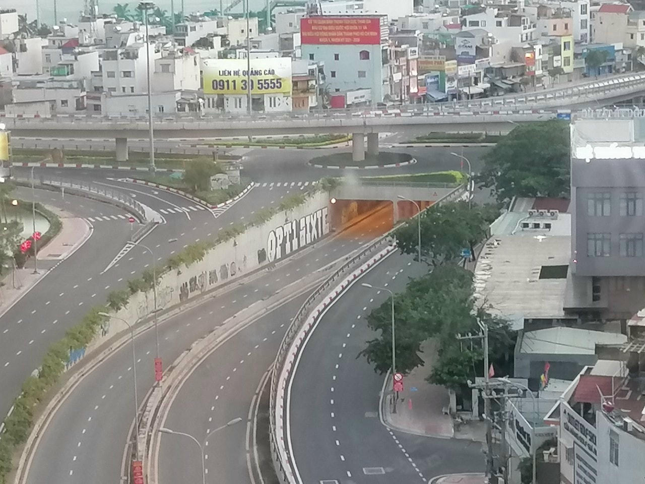 Theo ghi nhận của chúng tôi người dân TP HCM đều chấp hành yêu cầu từ Bí thư Thành ủy TP HCM Nguyễn Văn Nên và Chủ tịch UBND TP Nguyễn Thành Phong 