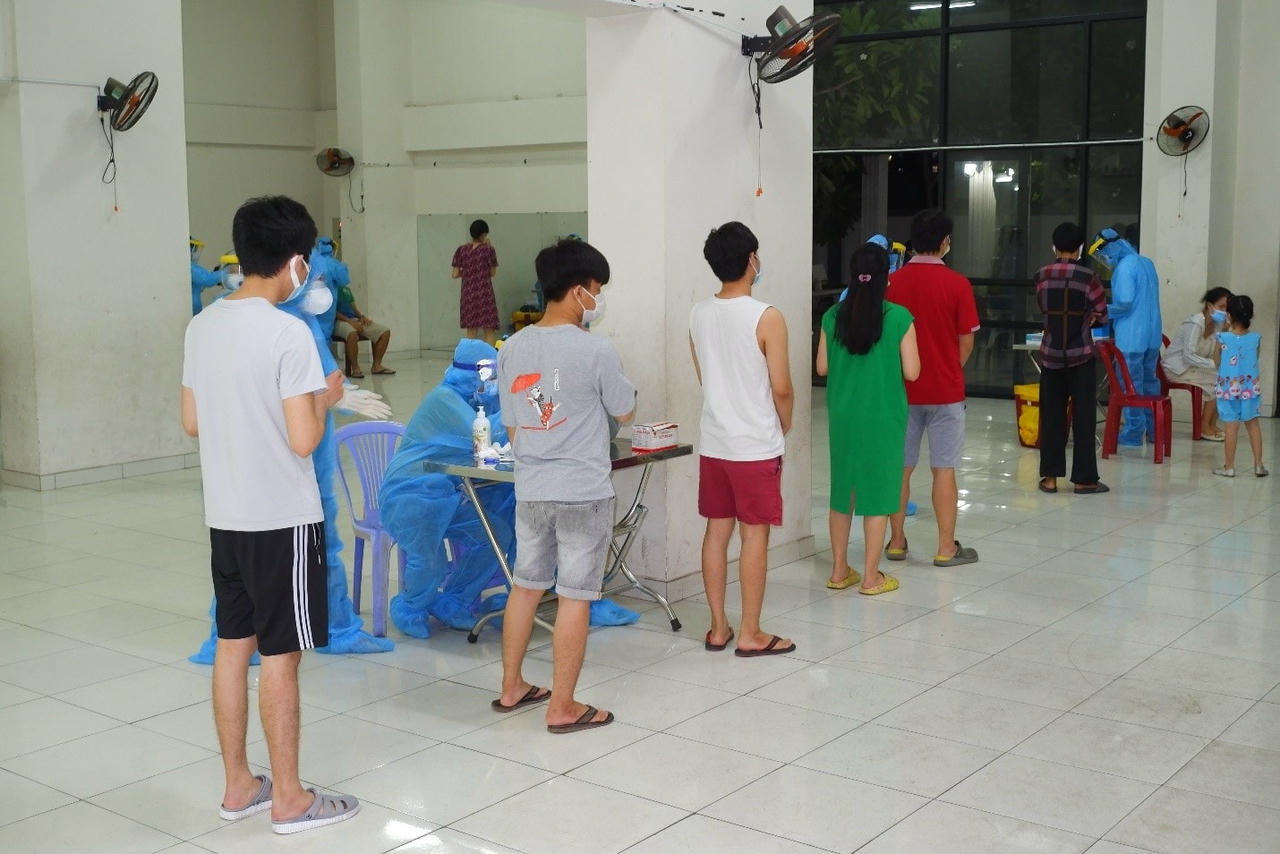 TP HCM tạm ngưng lấy mẫu trong ngày 3/7, tập trung lấy mẫu cho thí sinh chuẩn bị thi THPT.