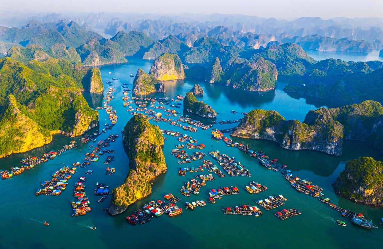 Quần đảo Cát Bà nhìn từ trên cao. Ảnh Nguyễn Đức Nghĩa.