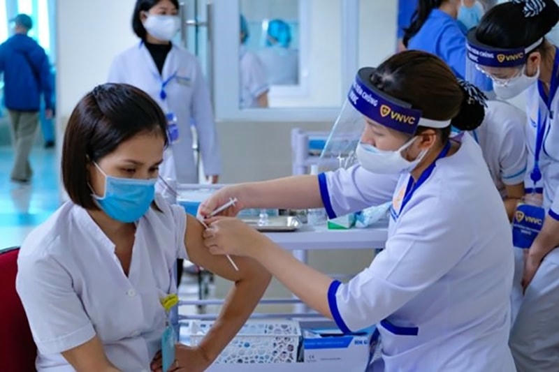 Tiêm vaccine phòng Covid-19. Ảnh: Bộ Y tế.
