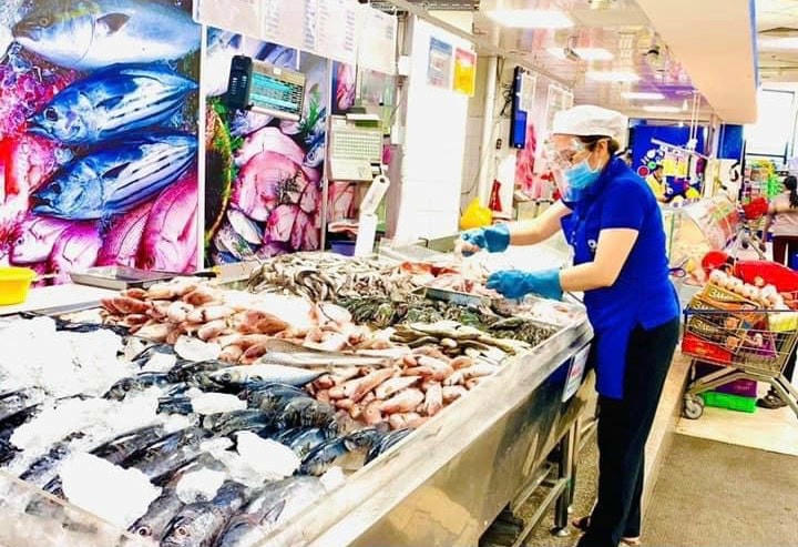 Thực phẩm tươi sống cũng dồi dào nguồn cung.