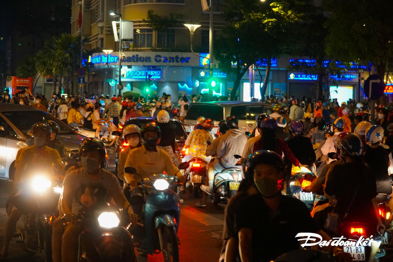 Các giao lộ luôn trong tình trạng rối loạn.