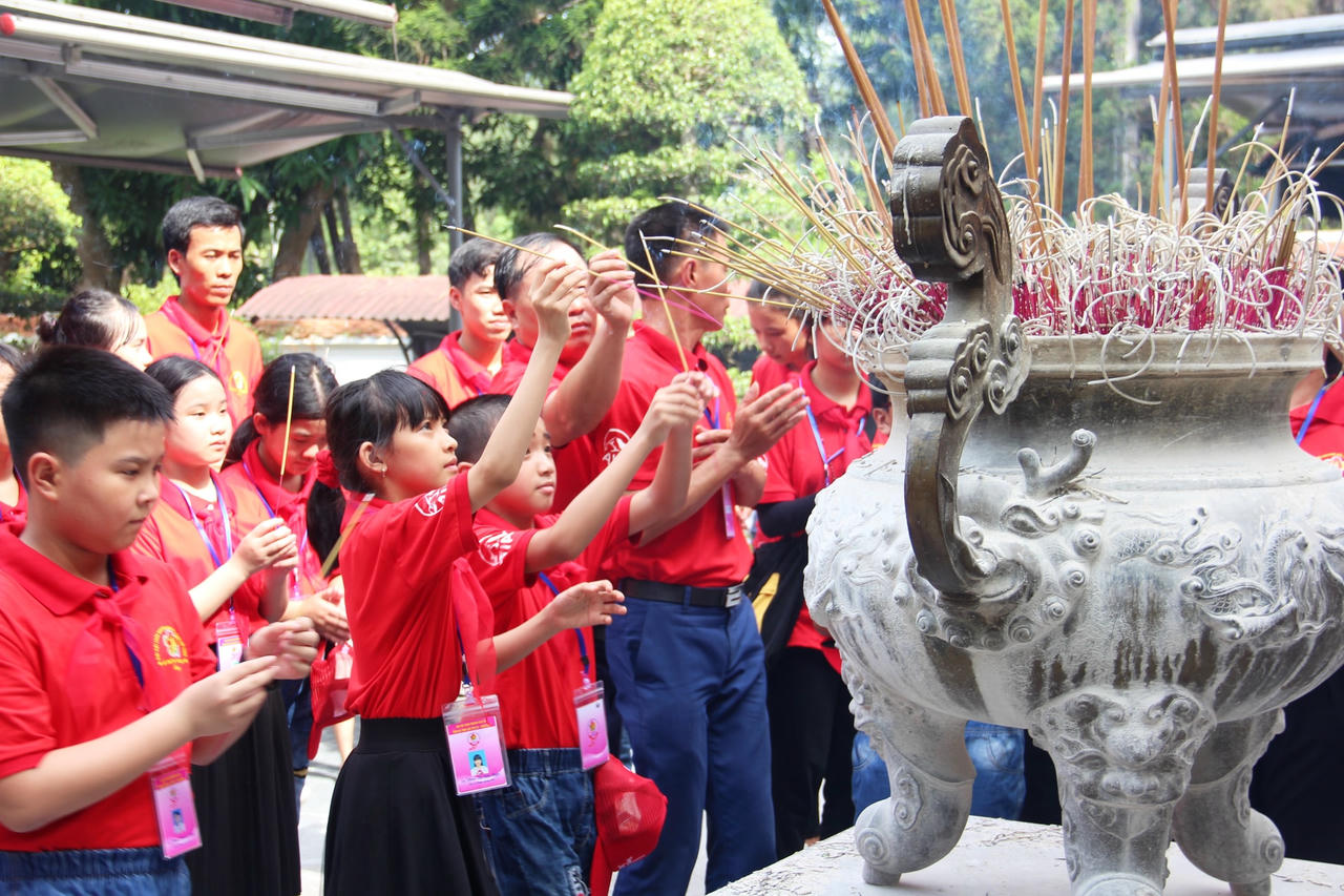 Câu chuyện về sự hy sinh anh dũng của 10 nữ anh hùng ở Ngã ba Đồng Lộc tiếp lửa cho thế hệ trẻ.