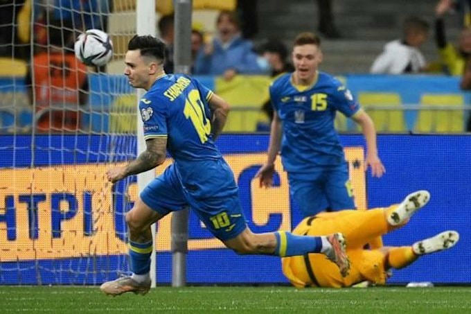 Shaparenko sút xa mở tỉ số cho Ukraine