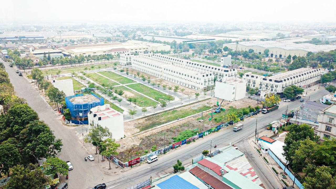 Giá nguyên nhiên vật liệu tăng tác động không nhỏ đến các dự án đang triển khai xây dựng. Ảnh dự án Icon Central Dĩ An.