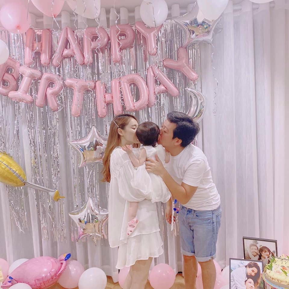 Hiện tại vợ chồng Nhã Phương vẫn chưa công khai diện mạo của con gái nhưng đã thoải mái chia sẻ về con hơn.