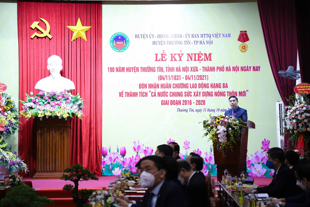 Các đại biểu tham luận.