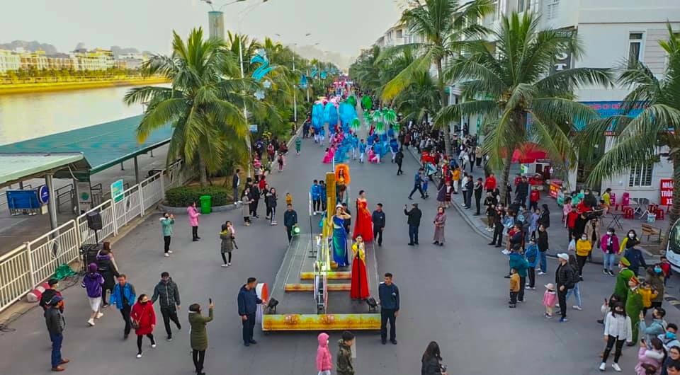 Lễ diễu hành đặc sắc tại carnaval mùa đông.