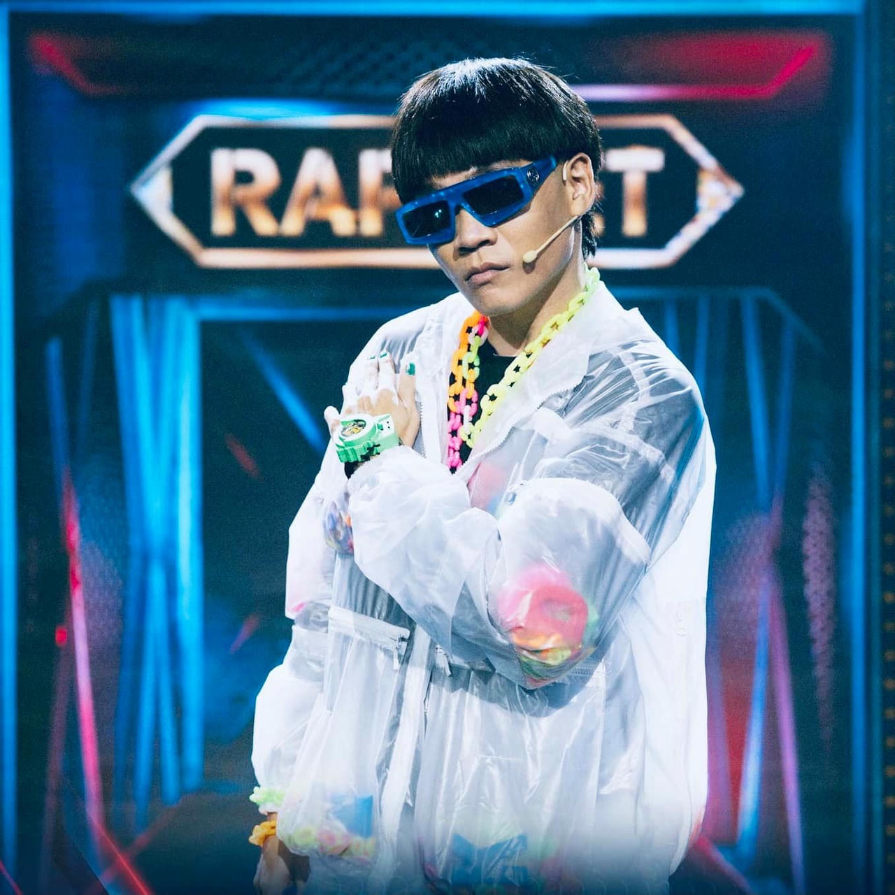 Trang phục lấy cảm hứng từ đồ bảo hộ của Wowy ở Rap Việt mùa 2.