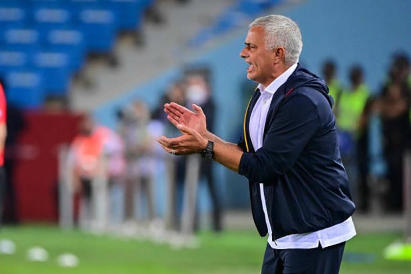 Mourinho có chiến thắng trong trận đấu chính thức đầu tiên với AS Roma.