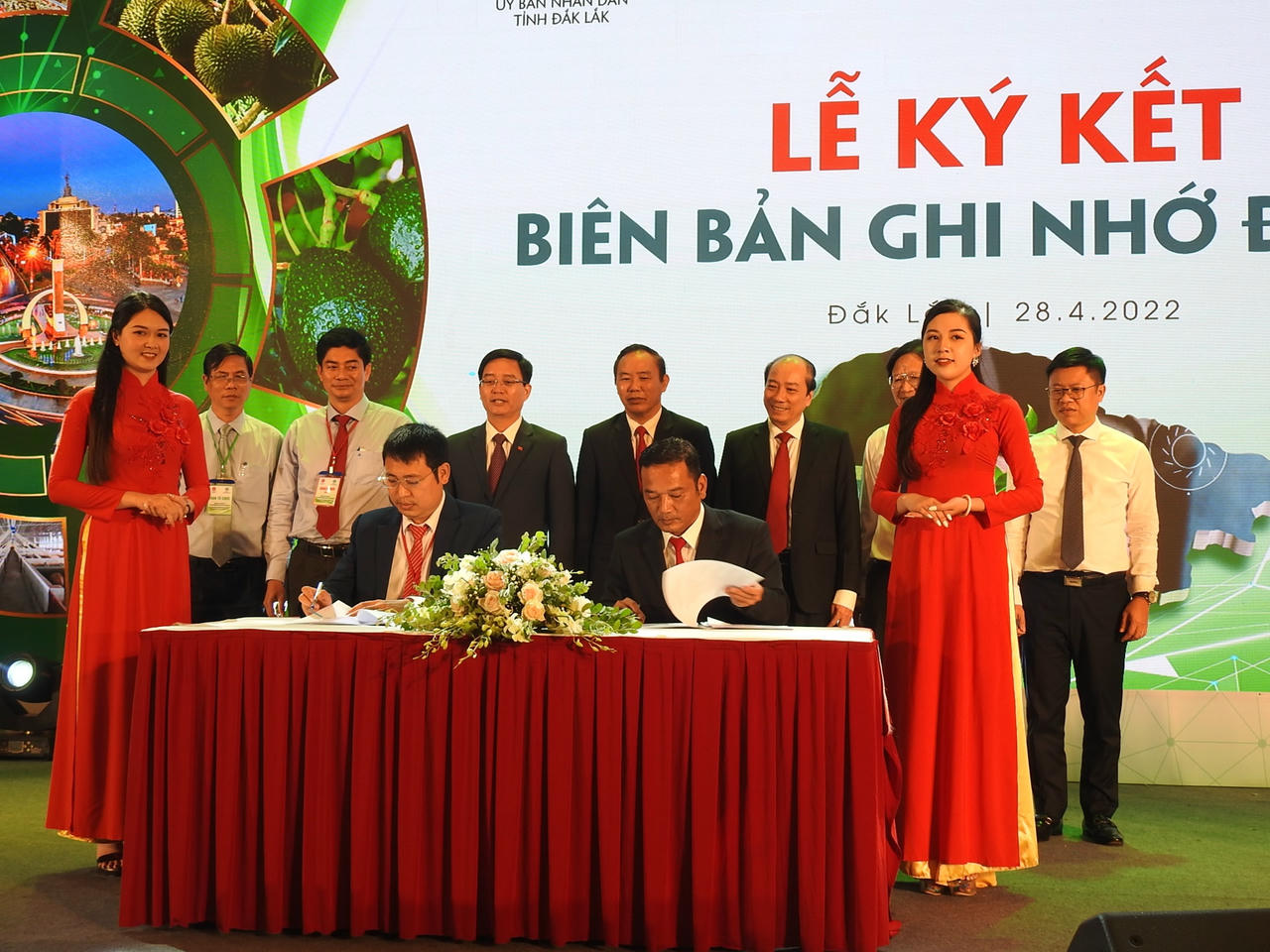 Các doanh nghiệp ký cam kết đầu tư