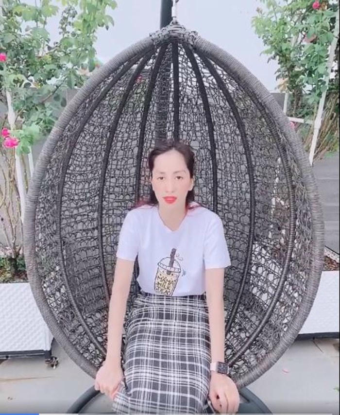 Khánh Thi chia sẻ nguyên nhân livestream khóc lóc giữa đêm.