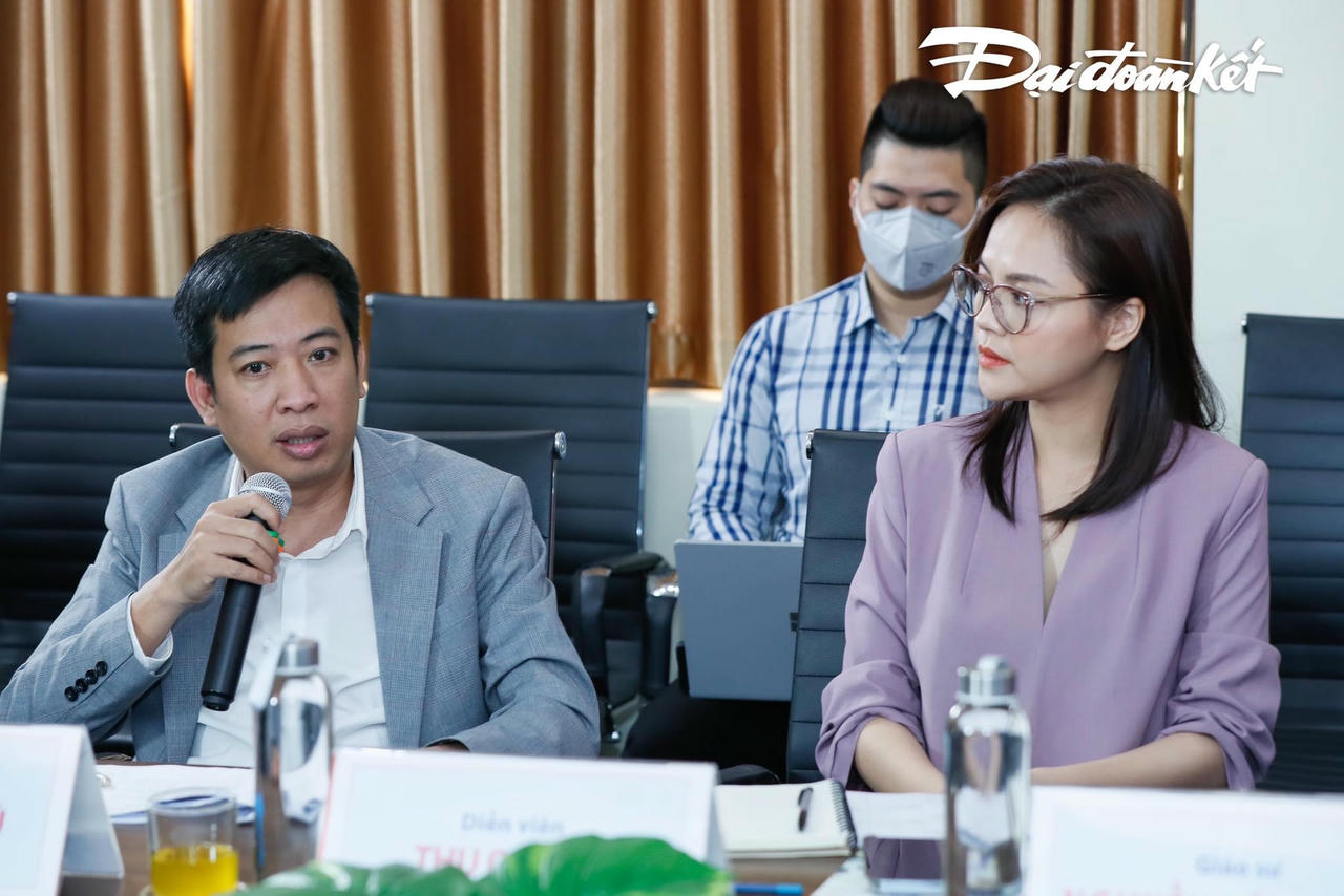 Nhà văn Hoàng Anh Tú và diễn viên Thu Quỳnh.