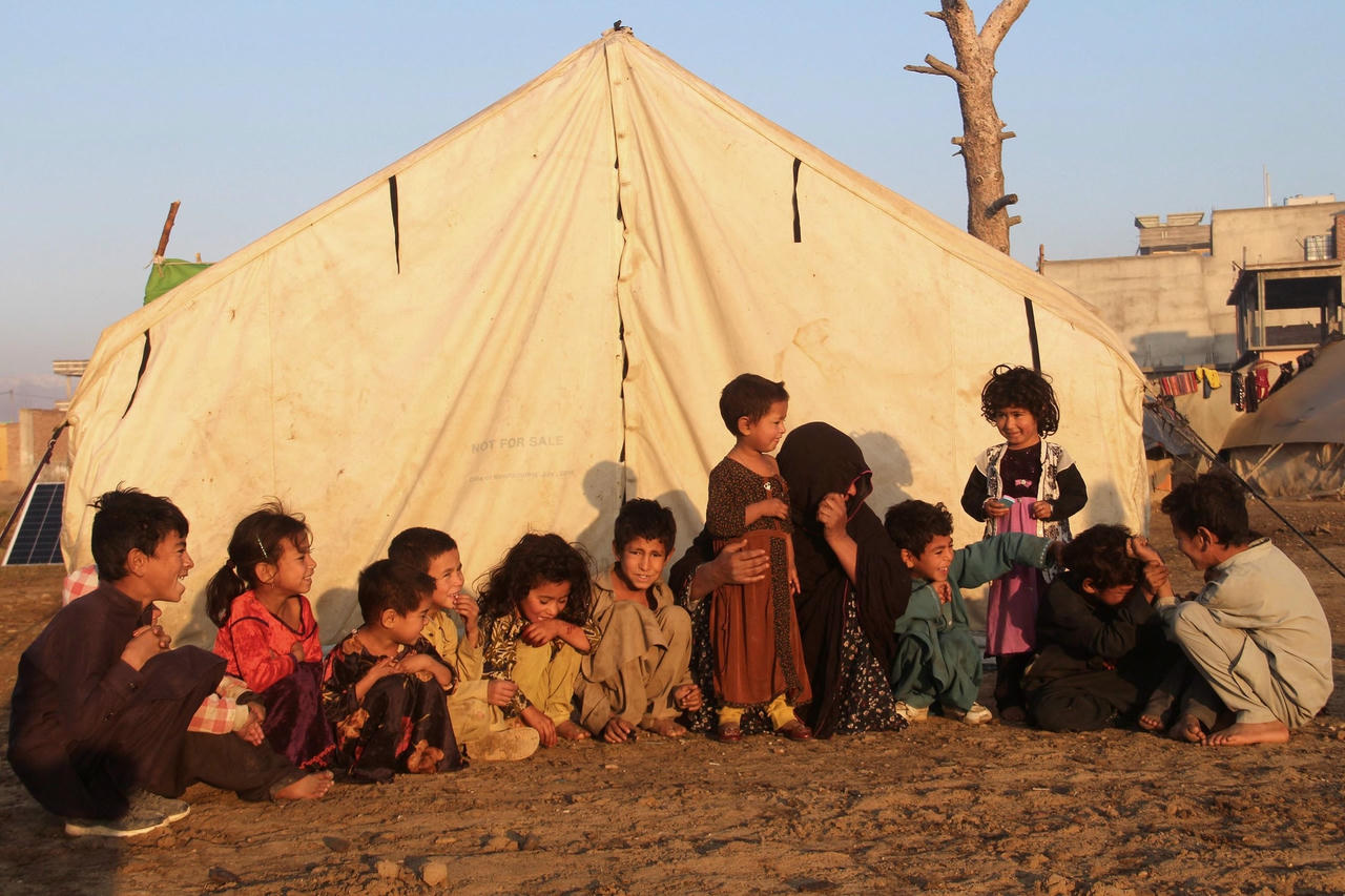 Tương lai của những đứa trẻ Afghanistan luôn là một câu hỏi lớn. Ảnh: Daily Sabah.
