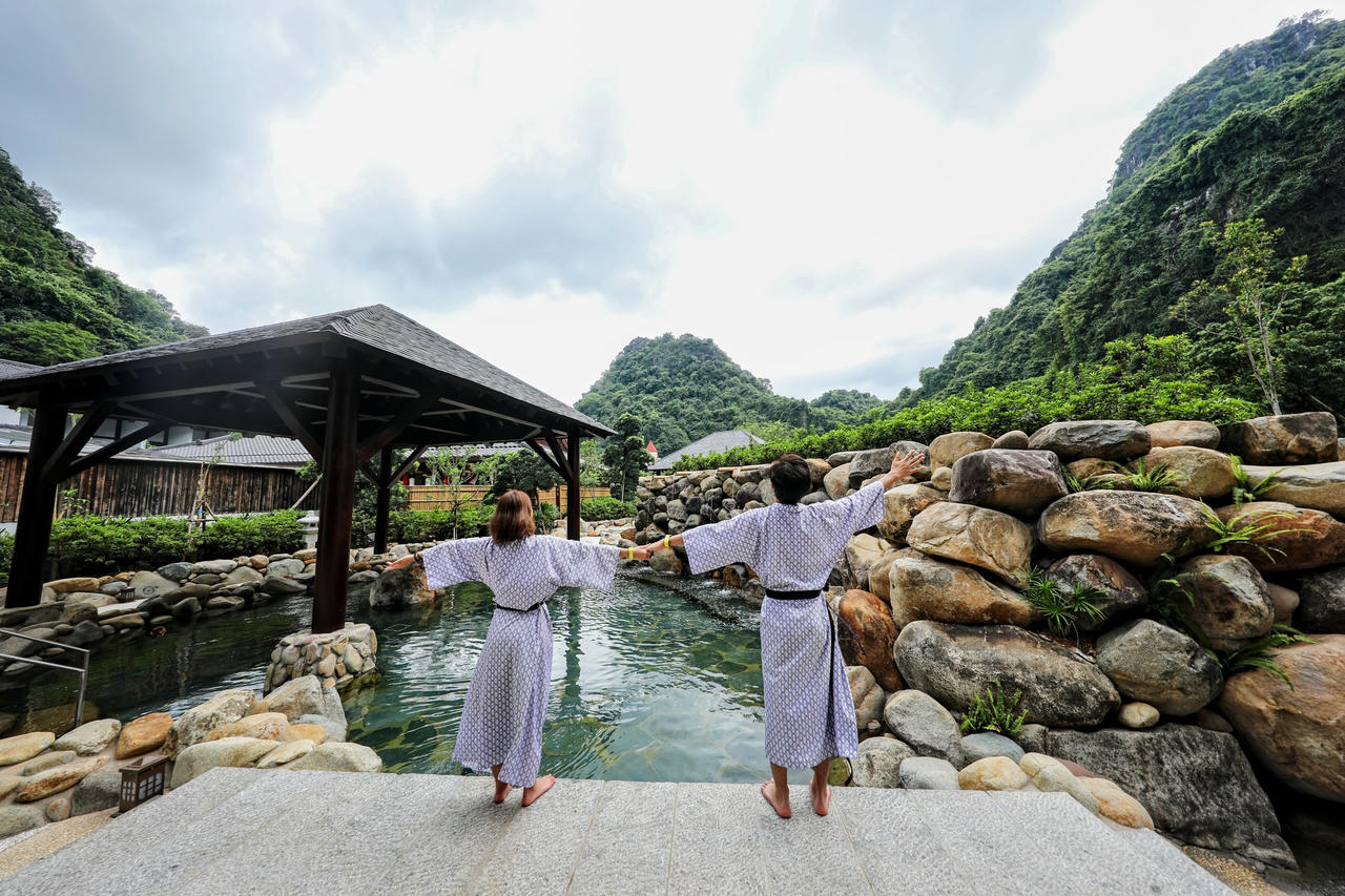 Yoko Onsen Quang Hanh.