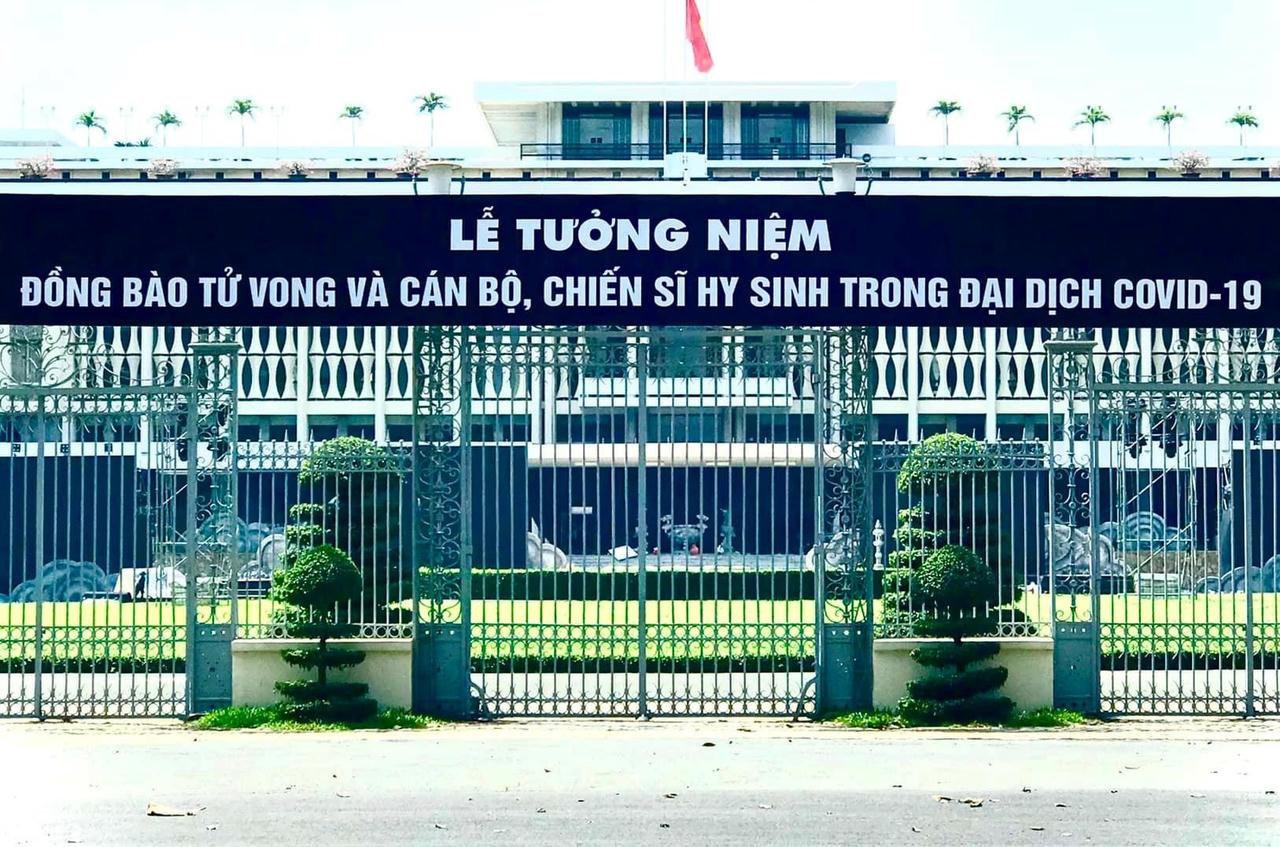 Điểm cầu Hội trường Thống Nhất (Quận 1, TP HCM) đã hoàn tất công tác chuẩn bị cho Lễ tưởng niệm vào tối nay.