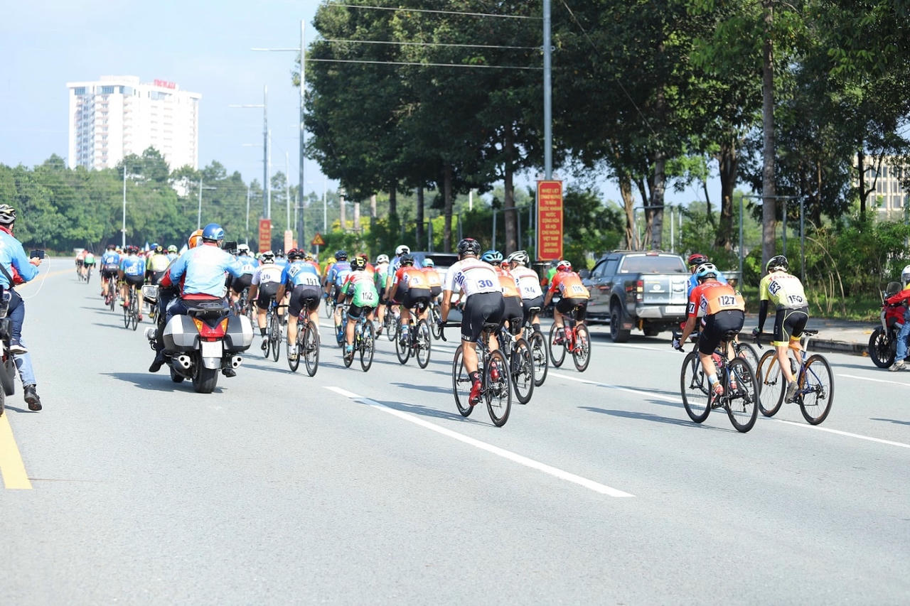 Các tay đua phong trào có một ngày thi đấu sôi nổi