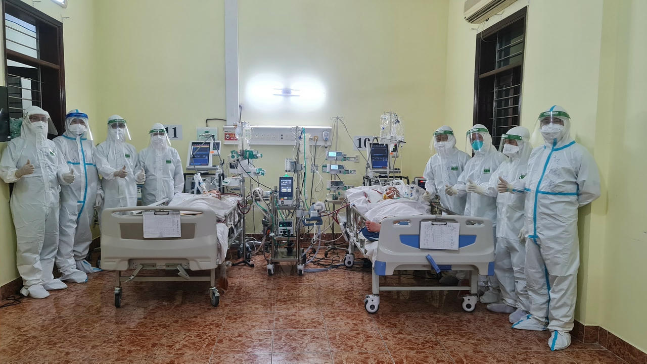 Mặc dù làm việc cật lực trong dịch bệnh nhưng bác sĩ, điêu dưỡng điều vui vẻ, lạc quan.