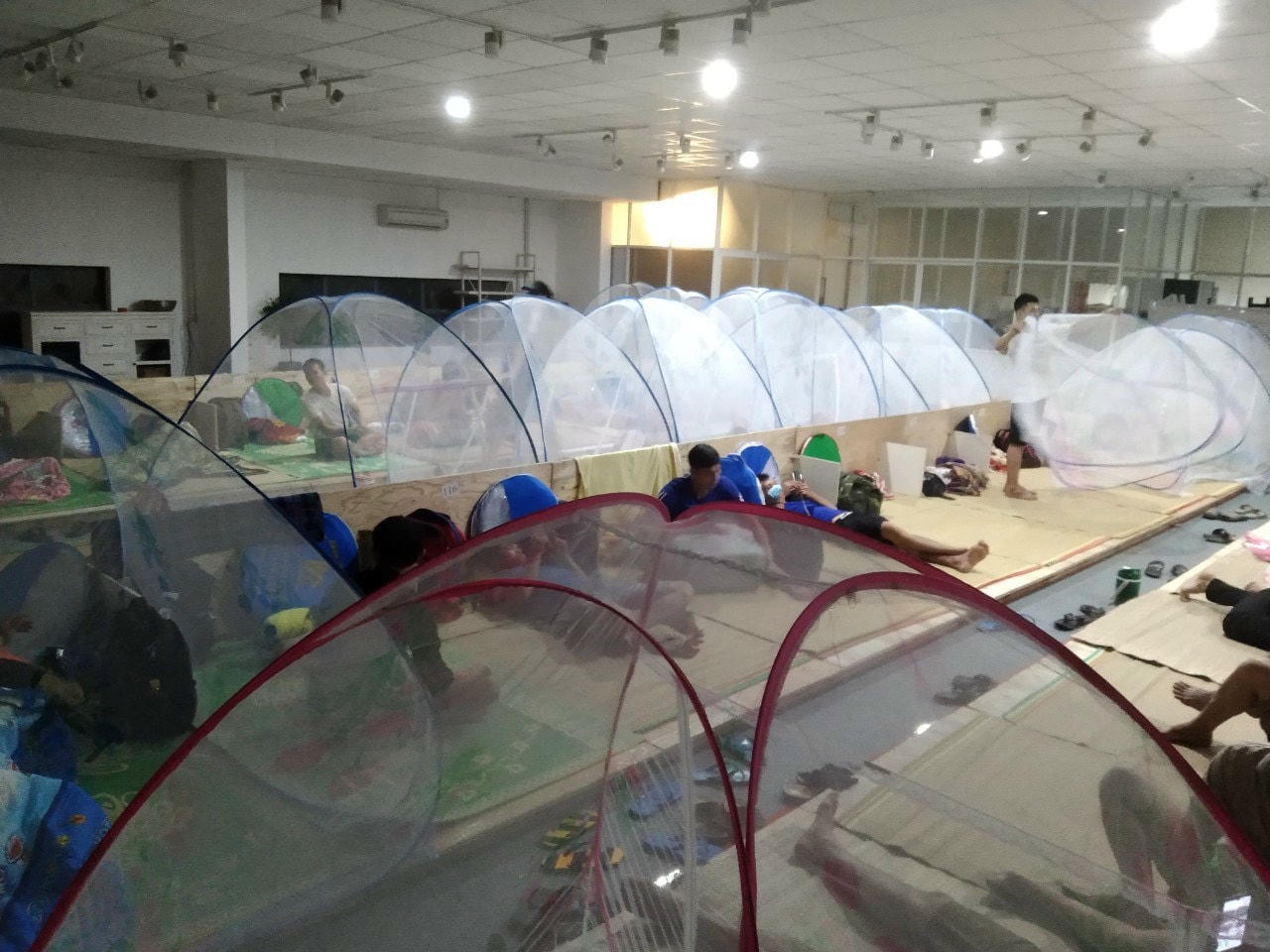 Công nhân thực hiện 