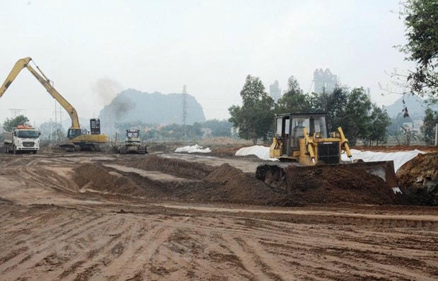 Các nhà thầu của dự án cao tốc Bắc-Nam mong muốn địa phương sớm cấp phép các mỏ để tránh khan hiếm và bị ép mua giá cao. (Ảnh: Việt Hùng/Vietnam+).