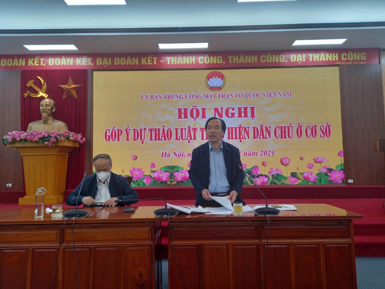 Phó Chủ tịch Ngô Sách Thực phát biểu tại hội nghị.