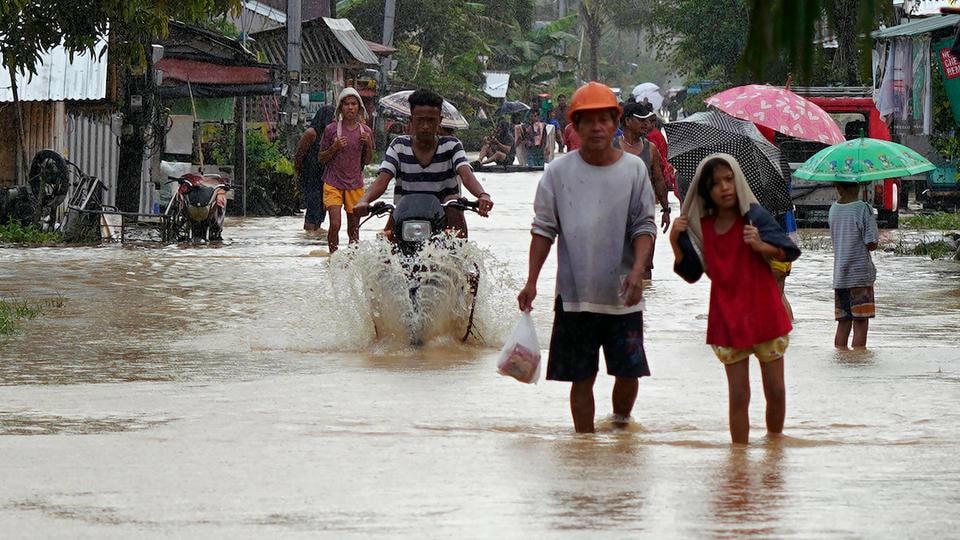 Hàng trăm cư dân bị ảnh hưởng bởi cơn bão. Ảnh: ABC News.
