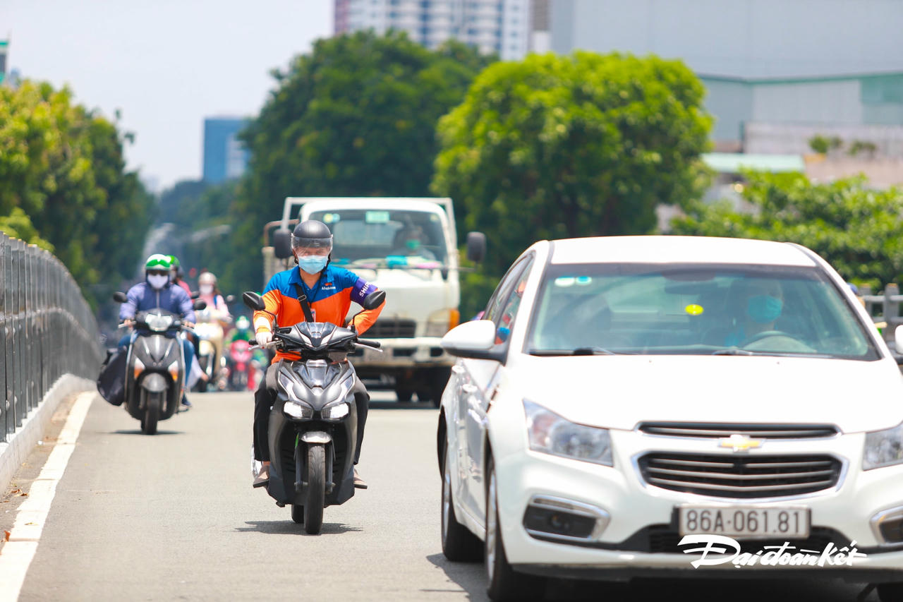 Lượng phương tiện tham gia giao thông tăng đột biến trong ngày 21/8.