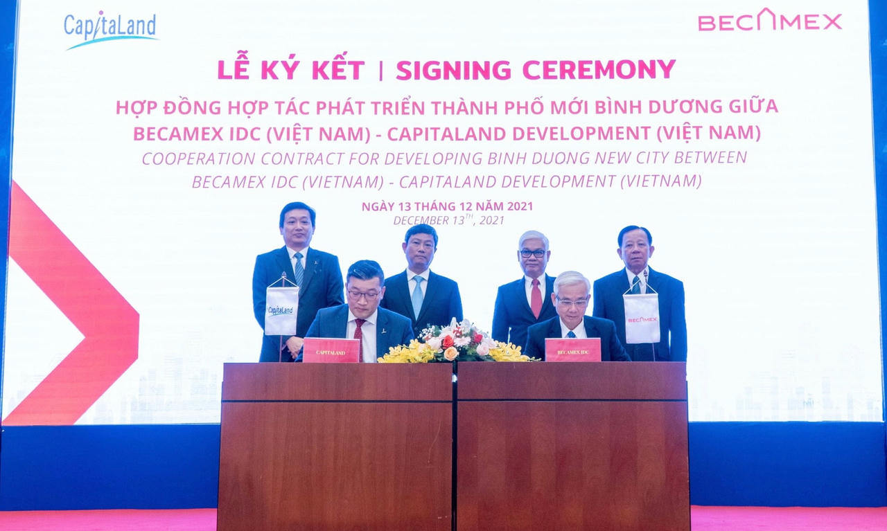 Trước sự chứng kiến của lãnh đạo tỉnh Bình Dương, Becamex IDC và CapitaLand thực hiện ký kết hợp tác dự án phát triển Thành phố mới Bình Dương.