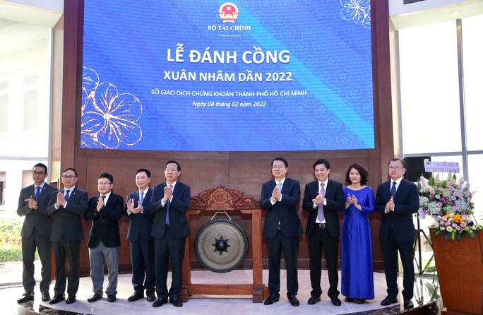 Lễ đánh cồng khai Xuân giao dịch chứng khoán tại TP HCM.