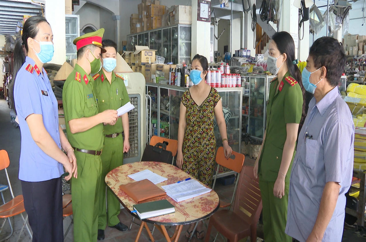 Công an tỉnh Thanh Hóa đọc lệnh khởi tố, bắt tạm giam bị can.