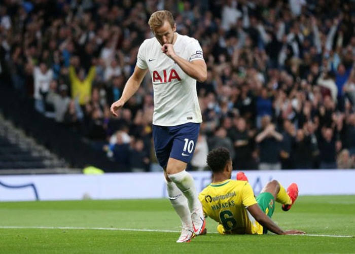 Harry Kane lập cú đúp cho Tottenham ngay sau tuyên bố sẽ ở lại đội bóng.