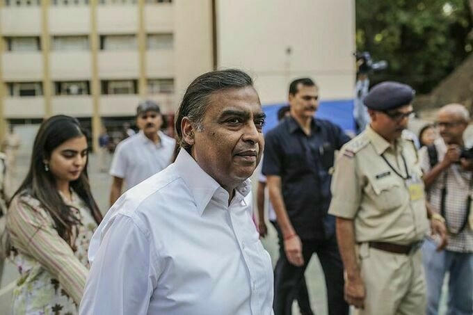 Mukesh Ambani hiện là người giàu nhất châu Á. Ảnh:Bloomberg.