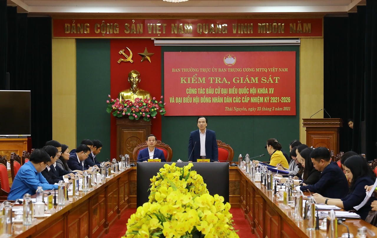 Quang cảnh buổi làm việc.